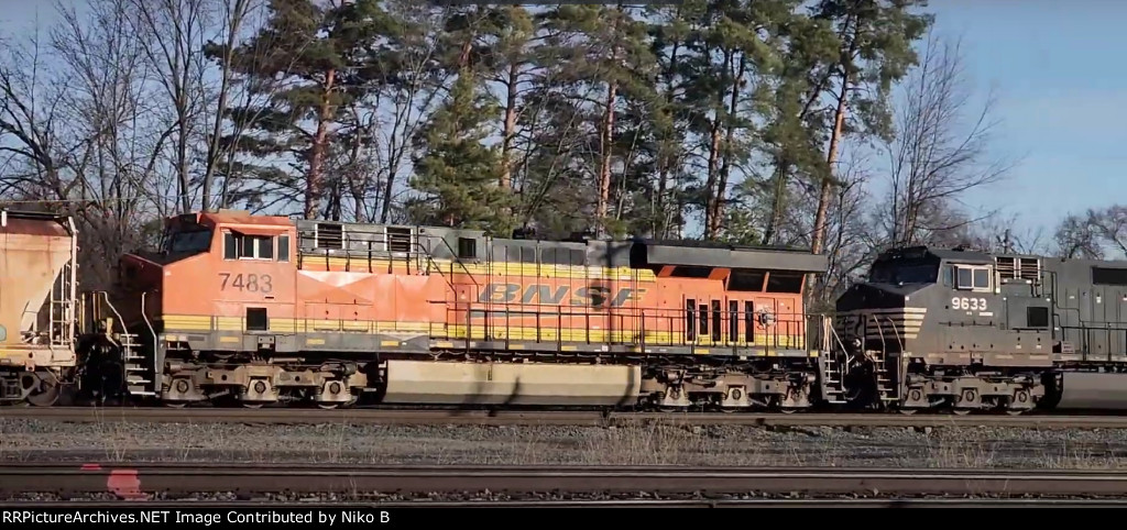 BNSF 7483